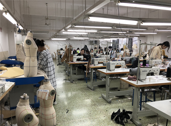跨界交融，匠心傳承——記產(chǎn)品設計系教師赴四川師范大學服裝與設計藝術學院考察學習服裝制作技藝